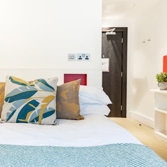Deluxe En Suite - Image 6